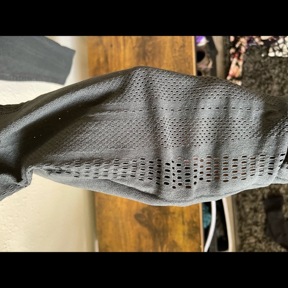 Fabletics cutout legging - Picture 4 of 4